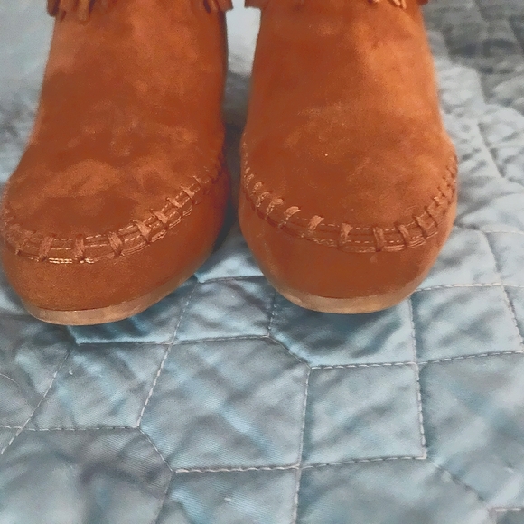 Womens size 10 fringe faux suede booties by Arizona Jeans - Picture 3 of 4